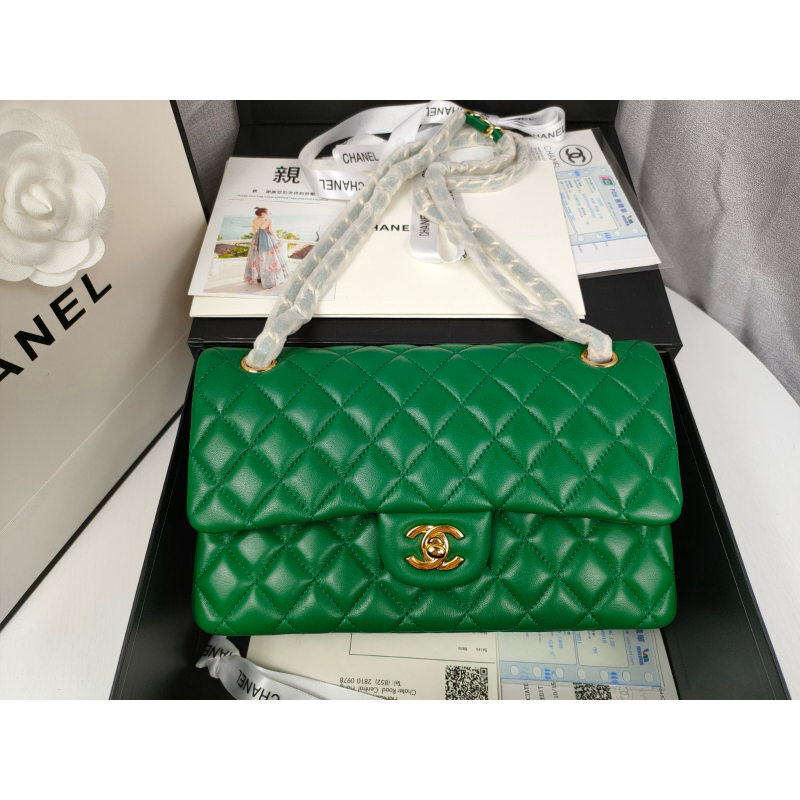 Chanel Medium Flap Handbag in Lambskin-Green
